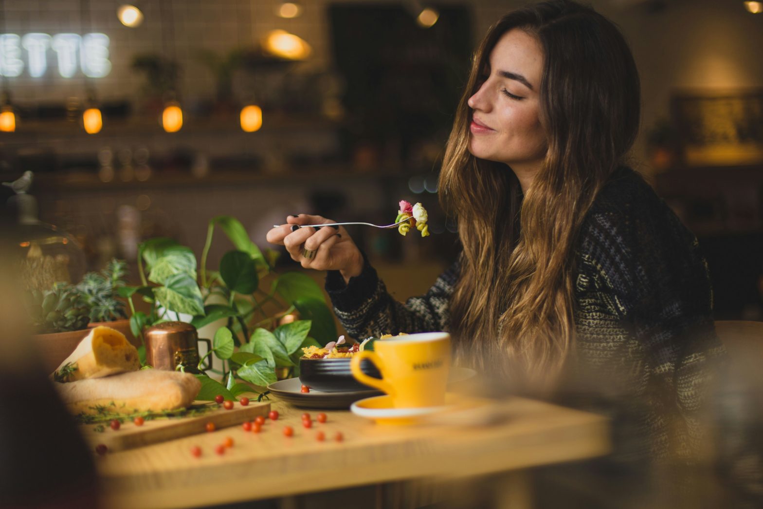 femme fitness salade